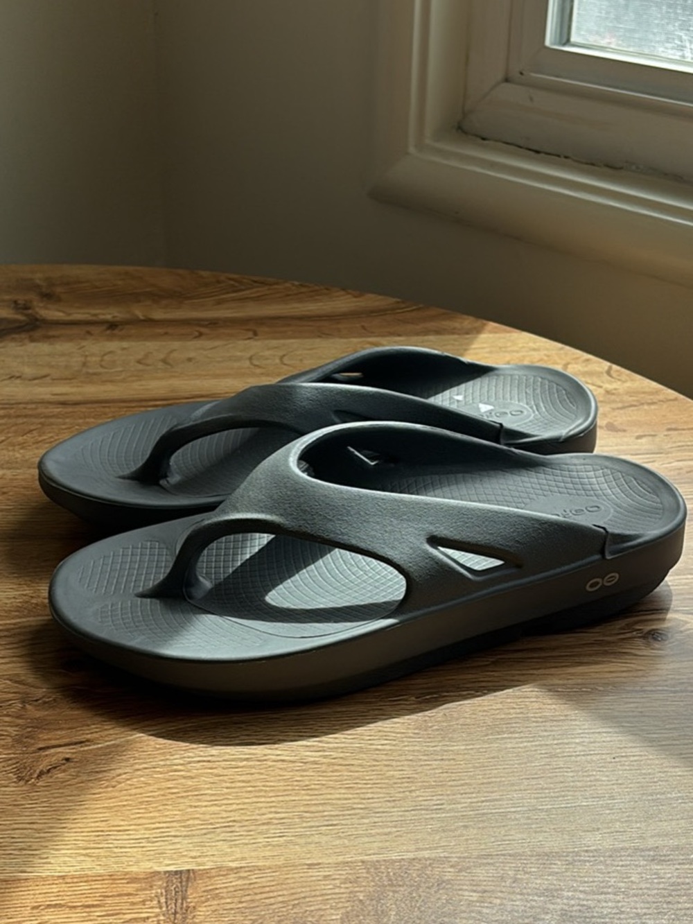 Oefos New Gray Men's Size 10/Women's Size 12 Comfort Flip Flop (A-8)